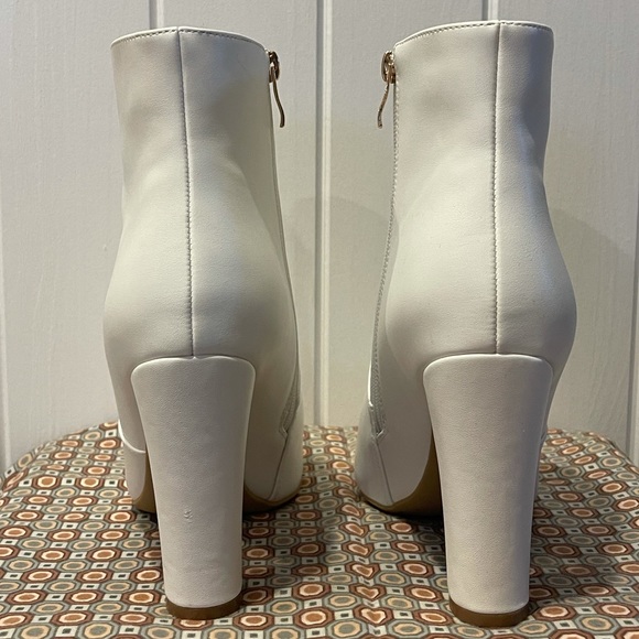 IDIFU Women’s White Ankle Boots - Picture 4 of 6